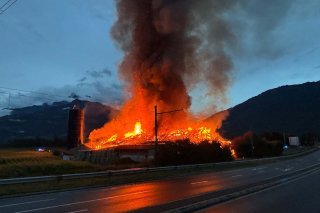 Des débris des panneaux solaires de la ferme de Saint-Triphon (VD) se sont retrouvés en Valais.